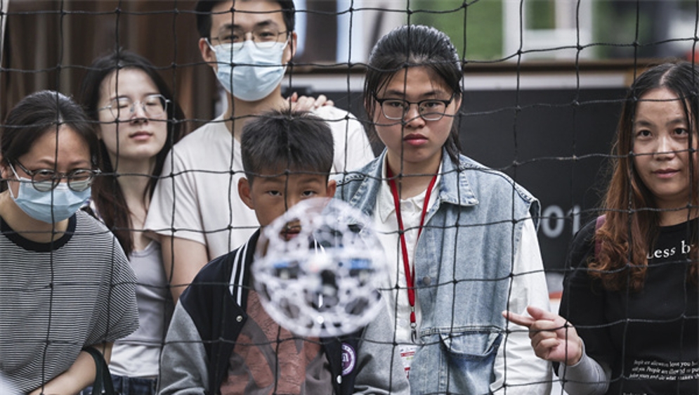 无人机足球为何备受追捧？